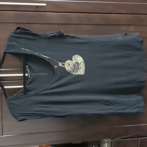 T-shirt - Picture 1 of 3